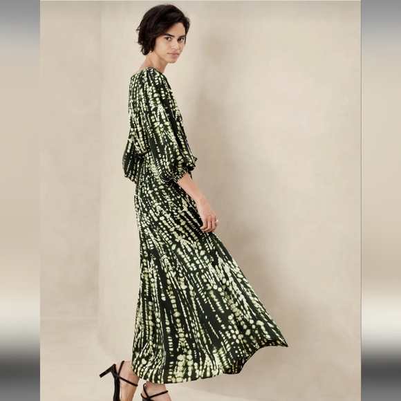 Banana Republic Dresses & Skirts - Banana Republic Maxi Wrap Dress L Petite NWT Black Gold Print